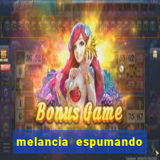 melancia espumando melancia saindo espuma